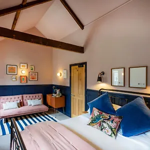 The Queens Hotel